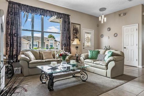 8611 Cavendish Dr, Kissimmee FL  34747-1651 exterior