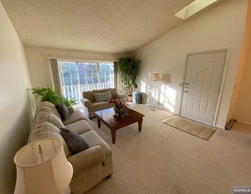380 Cottonwood Way, Mahwah NJ  07430-2081 exterior