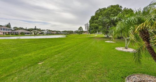 327 Caloosa Palms Ct, Ruskin FL 33573-6938 exterior