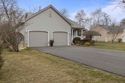 78 Marshview Cir, Seabrook NH 03874-4686 exterior