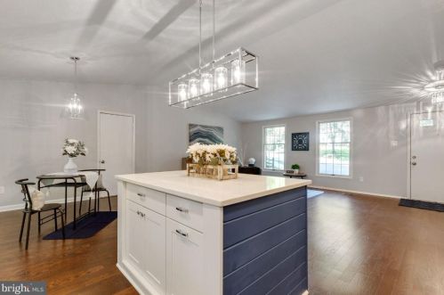8467 Falling Leaf Rd, Springfield VA  22153-2503 exterior