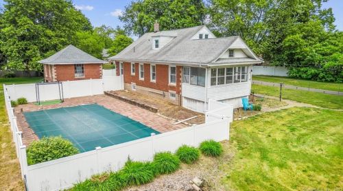 21 Camp St, Plainville CT  06062-1642 exterior