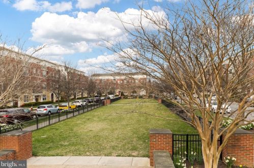 43589 Mcdowell Sq, Leesburg VA  20176-6528 exterior