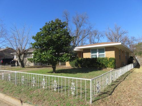 725 Bullock St, Denison TX  75020-6906 exterior