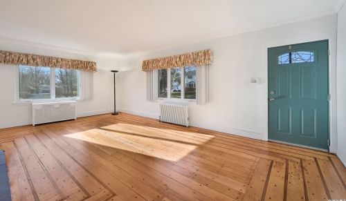 9 White Pine Ln, Northport NY  11768-3453 exterior