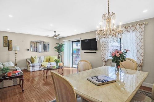 17 Dale St, Stamford, CT 06902-5243