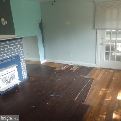 6611 Lee Chapel Rd, Springfield, VA 22015-4218