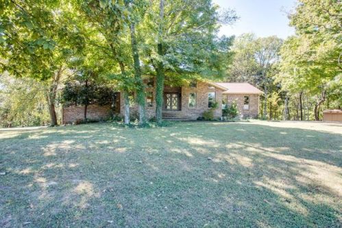 1124 Longview Dr, Hendersonville, TN 37075-8733