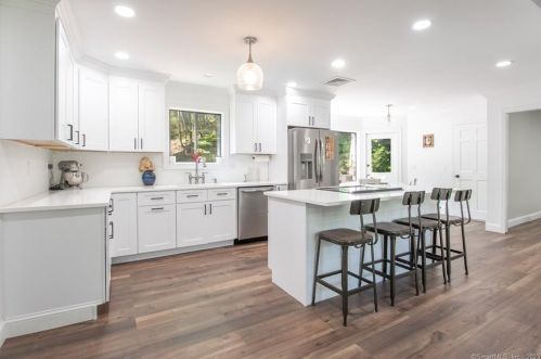 29 Carriage House Dr, Danbury CT  06810-8206 exterior