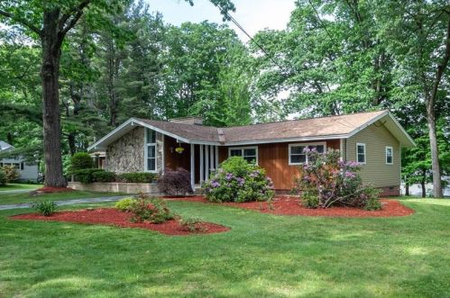 16 Mason Dr, Salem NH  03079-2107 exterior