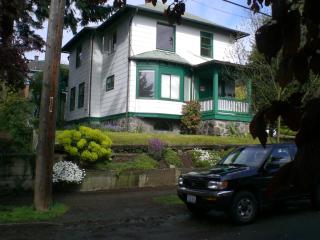 4275 Whitman Ave, Seattle WA  98103-9413 exterior