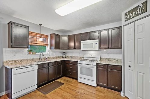 1232 Gneiss Dr, Mc Donald PA  15057-3561 exterior