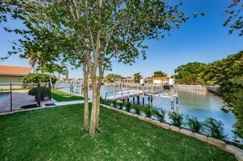 1999 Illinois Ave, Saint Petersburg FL  33703-3421 exterior