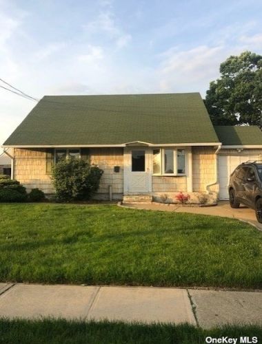 952 Washington Ave, Westbury, NY 11590-6038