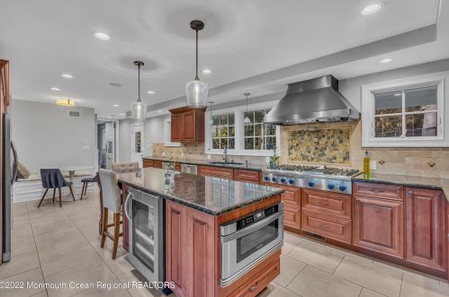 34 Windsor Dr, Little Silver NJ  07739-1311 exterior