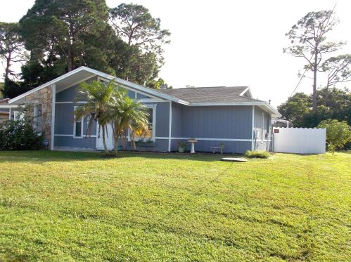 562 Eyerly Ave, Fort Pierce, FL 34983-2944