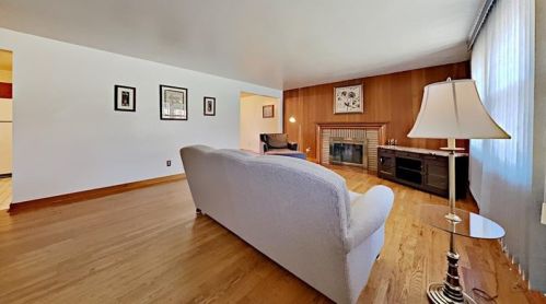 210 Lucille St, Glenshaw PA  15116-2033 exterior