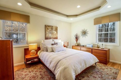 33 Sunset Hill Rd, Brookfield Center CT  06804-3448 exterior