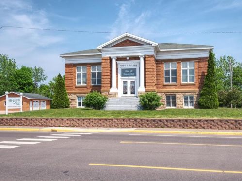 101 Lake Ave, Ladysmith, WI 54848-1304