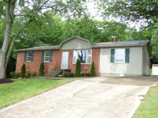 217 Valley Rd, Hendersonville, TN 37075-2115