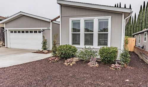 1115 Harvest Ln, Vista, CA 92081-8623
