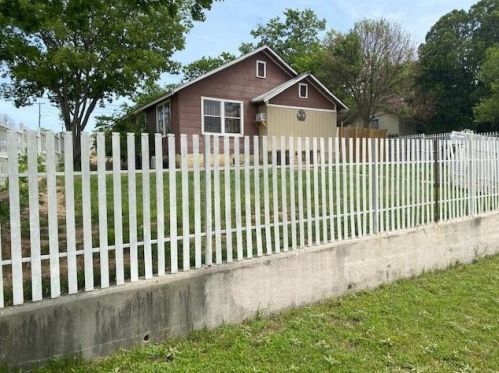 2922 Lee Ave, Fort Worth, TX 76106-5721