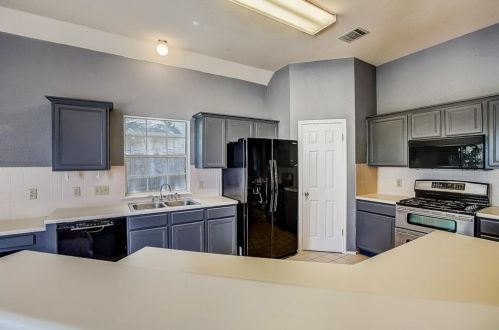 100 Parque Cir, Georgetown TX 78626-4537 exterior