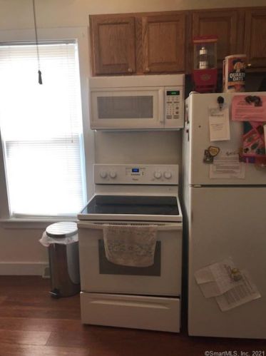 8 Judd Sq, Wallingford CT  06492-6507 exterior