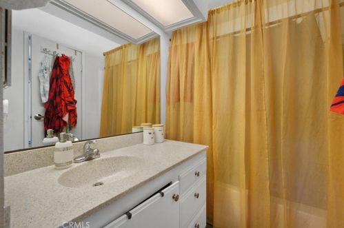 687 Parkview Dr, Lake Elsinore CA  92530-7072 exterior