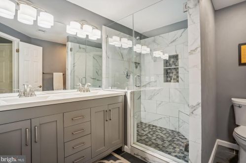 1502 Deer Point Way, Herndon VA  20194-1584 exterior