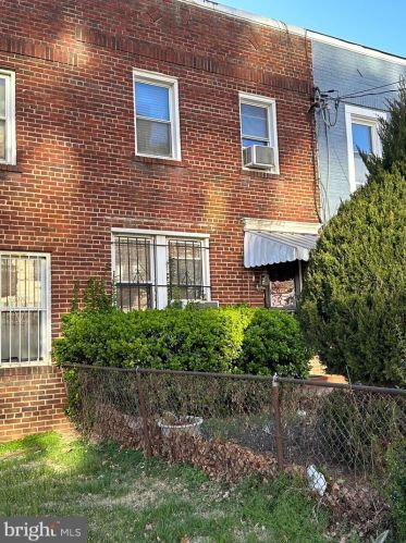 3216 8th St, Washington, DC 20032-4108