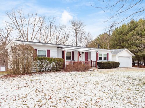8090 Ridge Rd, Zanesville, OH 43701-7869