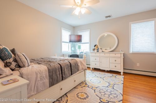 331 Sunset Dr, Pelican Island NJ  08751-2242 exterior