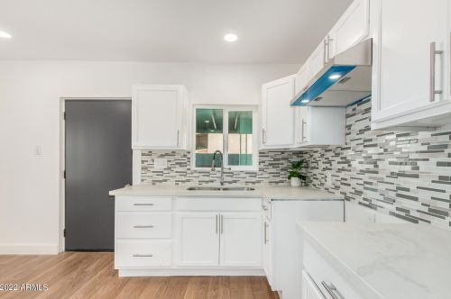 2423 Cocopah St, Phoenix, AZ 85009-6436