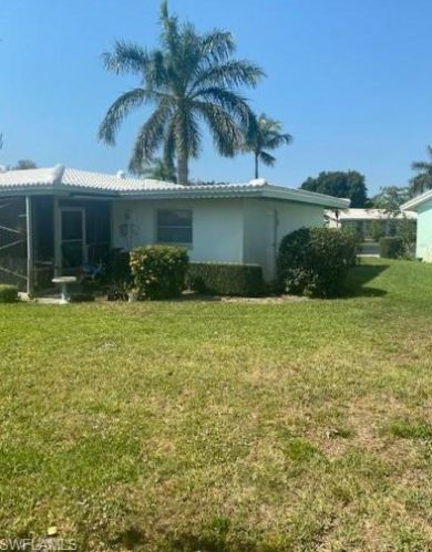 50 Hilo Ct, Naples, FL 34112-6944