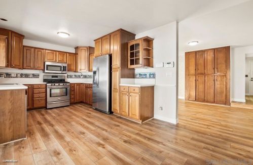 10859 Greenford Dr, San Diego CA  92126-2706 exterior