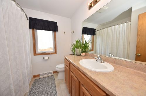 5830 121, Milwaukee WI 53227-3878 exterior