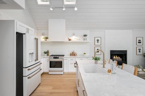 502 Le Point St, Pismo Beach CA  93420-2828 exterior