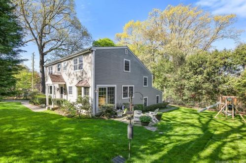 29 Coventry Ln, Riverside CT  06878-1803 exterior