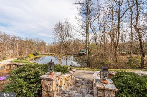 3714 Mountain Rd, Haymarket VA  20169-1739 exterior