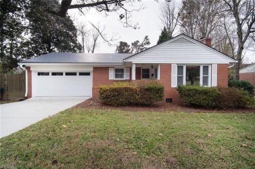 3005 Dellwood Dr, Greensboro, NC 27408-3509