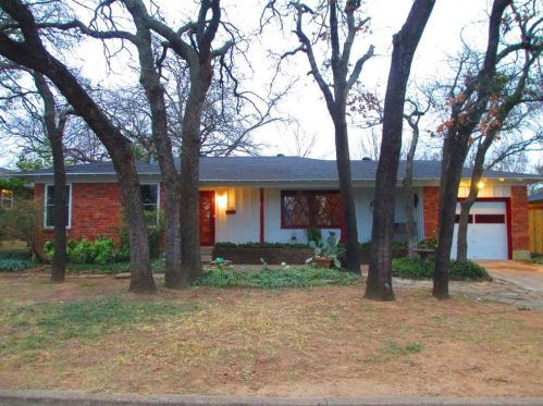 7204 Jewell Ave, Fort Worth, TX 76112-5824