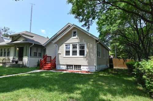 4902 Hoyt Pl, Milwaukee WI  53216-2331 exterior