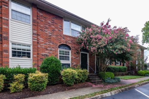 6521 Deane Hill Dr, Knoxville, TN 37919-6007