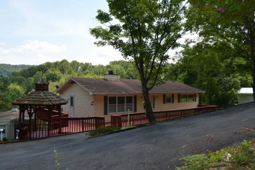 104 Holiday Hills Rd, Kingsport, TN 37664-4830