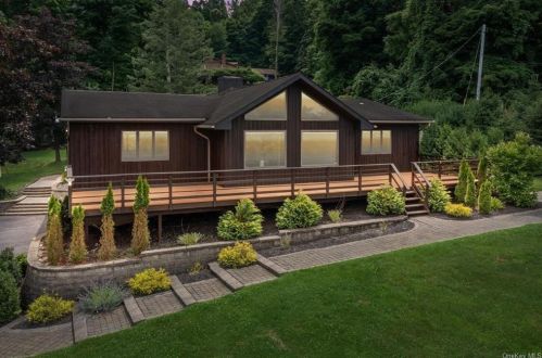 83 Iron Mountain Rd, Warwick, NY 10990-3371