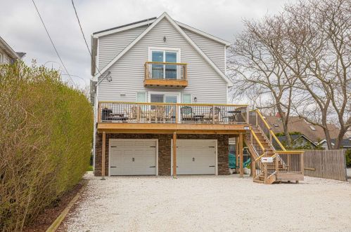 12 Shore Rd, Babylon, NY 11702-3915