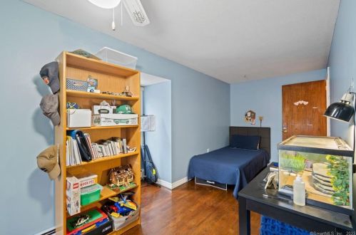 11 Palmer Dr, Gales Ferry CT  06335-1529 exterior