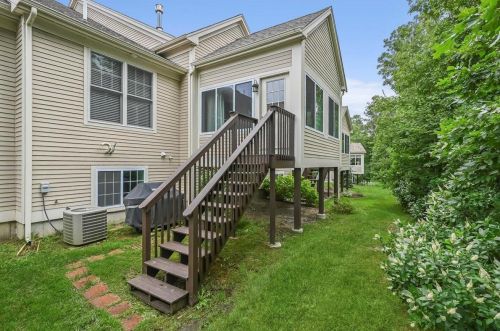 92 Greyhawk Dr, Mashpee MA 02649-4420 exterior