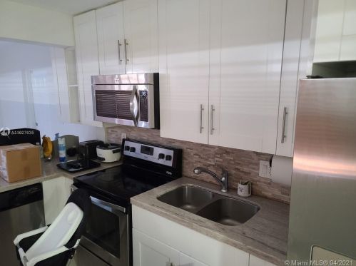 1675 3rd Ave, Hialeah, FL 33010-3113